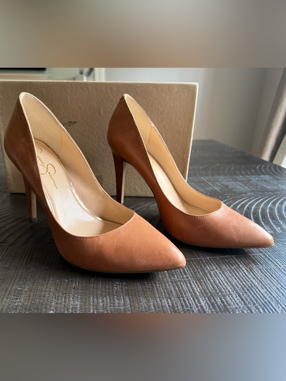 Classic Women's Brown Leather Pointed-Toe Pumps